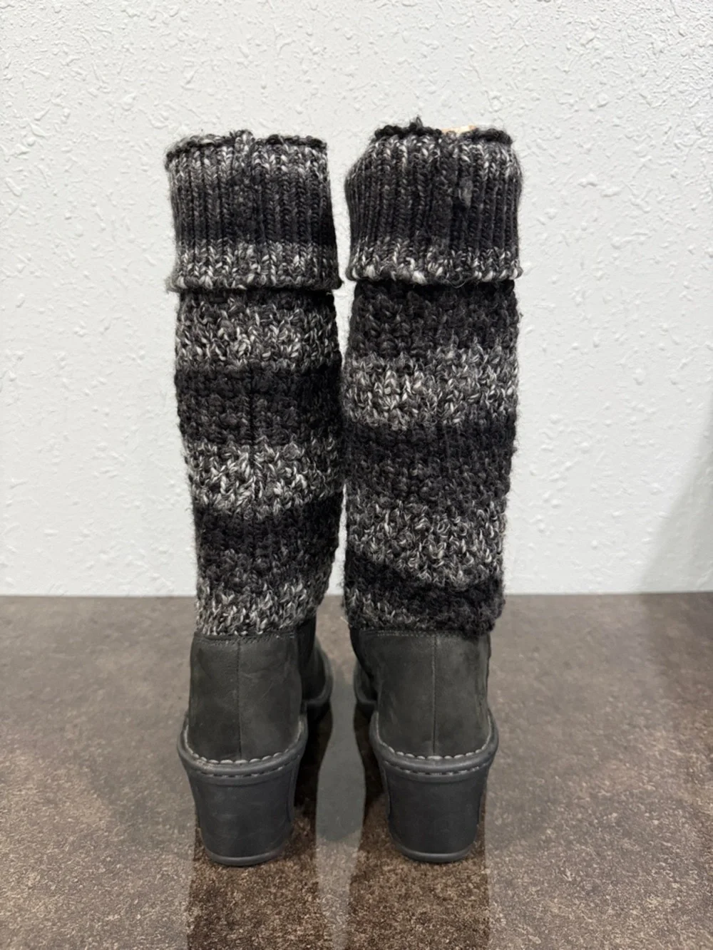 UGG Women's Cresthaven Boot Size 7 Wedge Heel Black Nubuck Gray‎ Knit Pull On